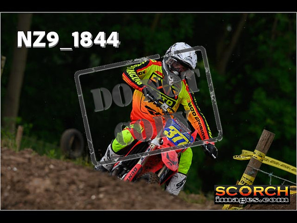 Experts-064