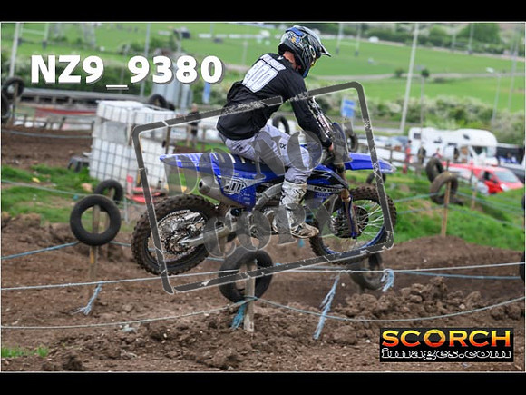 Experts-097