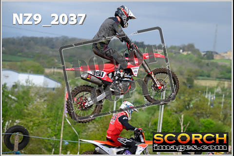 Experts-068