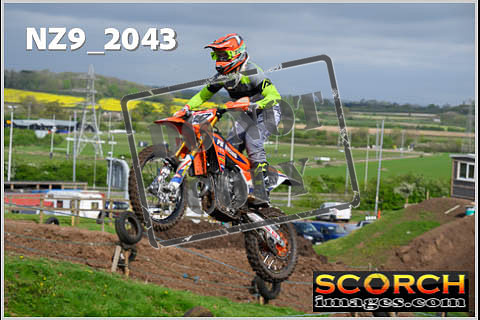 Experts-073