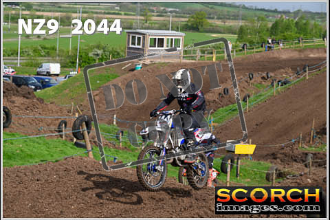 Experts-074