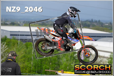 Experts-076