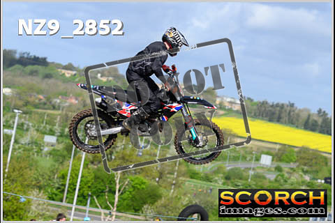 Experts-034