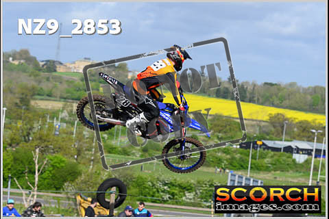 Experts-035