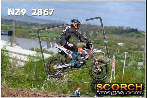 Experts-049