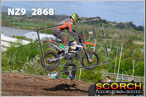 Experts-050