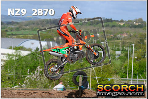 Experts-052