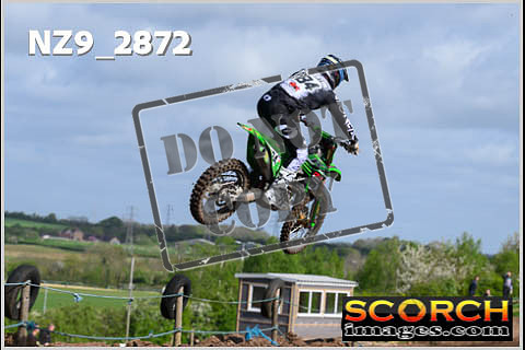 Experts-054