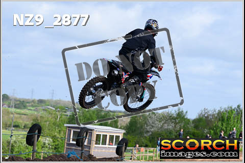 Experts-059