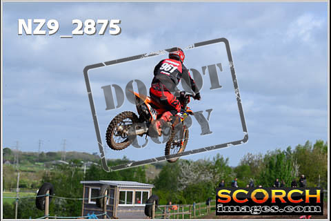 Experts-057