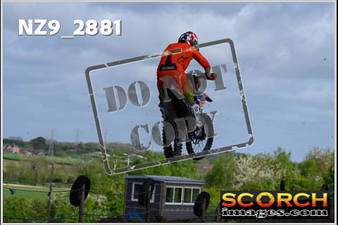 Experts-063