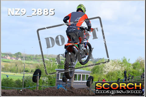 Experts-067