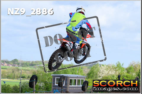 Experts-068