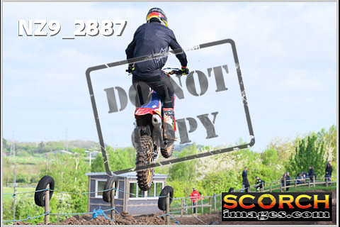 Experts-069