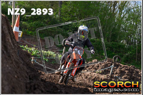 Experts-075