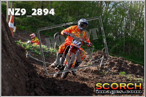 Experts-076