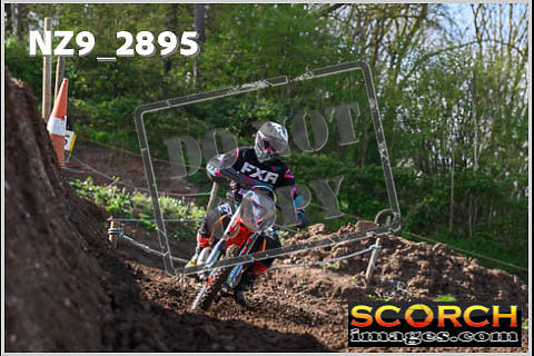 Experts-077