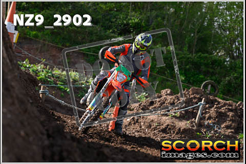 Experts-084