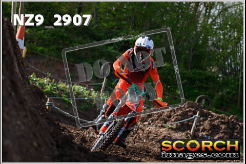 Experts-089