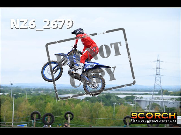 Experts-073