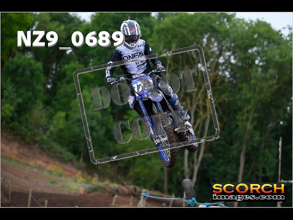 Experts-029