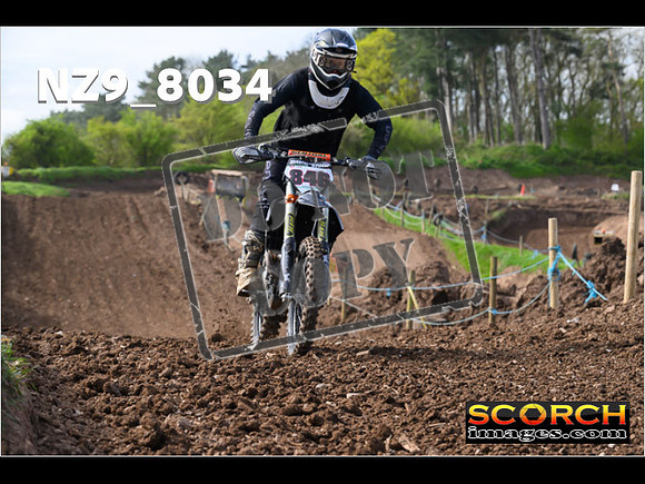 Experts-073
