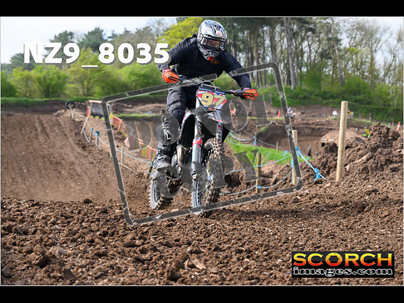 Experts-074
