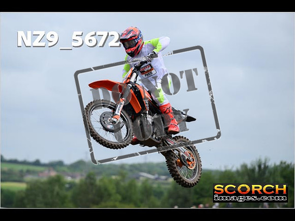 Experts-075
