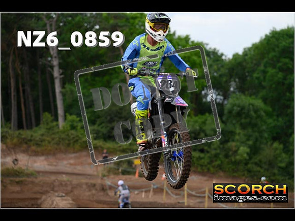 Experts-053