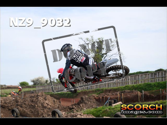 Experts-085