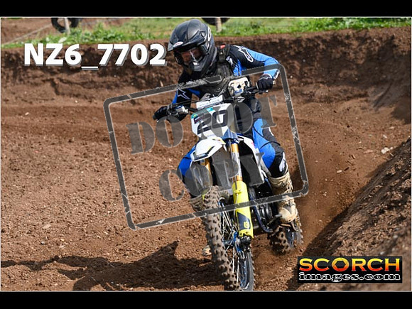Experts-082