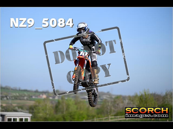 Experts-009