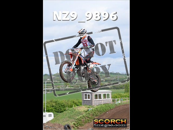 Experts-054