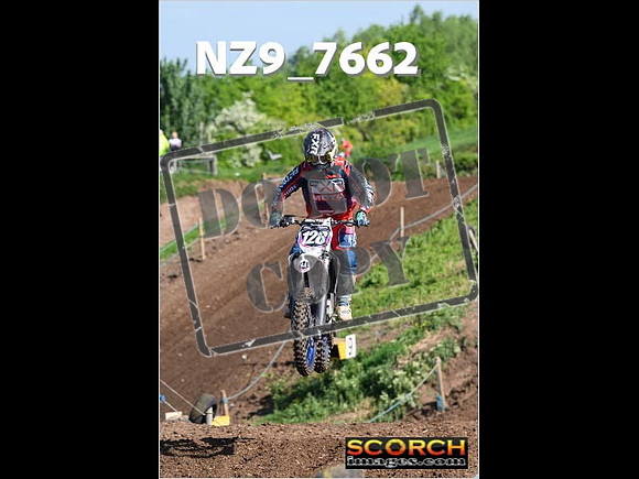 Experts-094