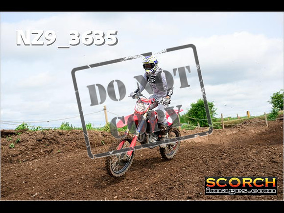 Experts-084