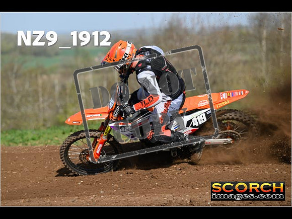 Experts-054