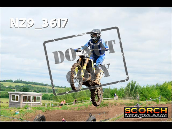Experts-067