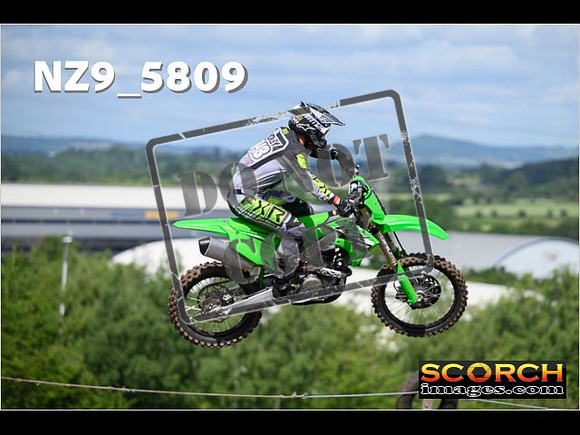 Experts-064