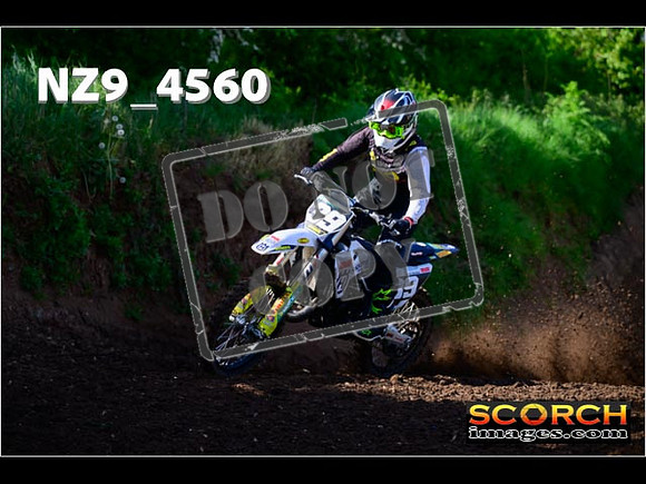 Experts-067