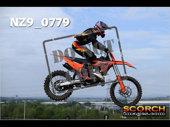 Experts-135