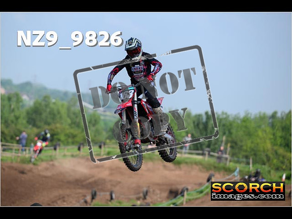 Experts-097