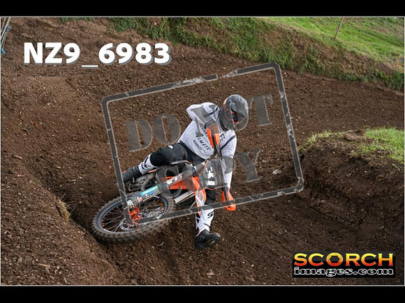 Experts-059