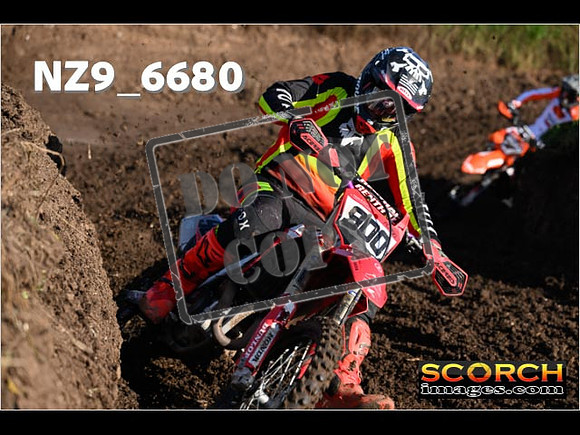 Experts-076