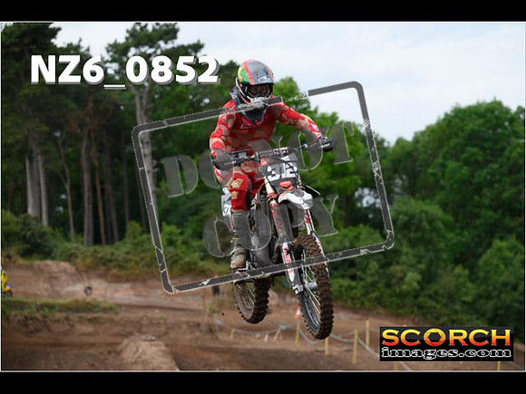 Experts-046