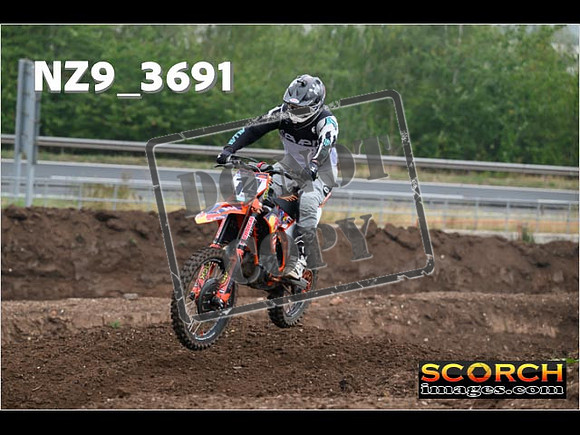 IntersGreenOrange-056