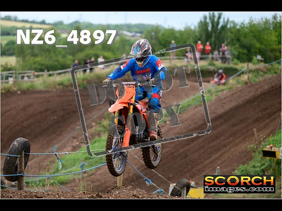 Experts-093