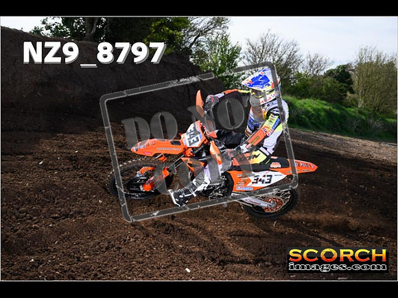 Experts-042