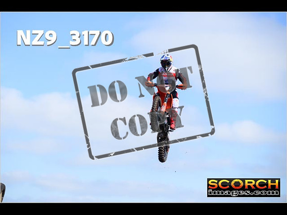 Experts-030