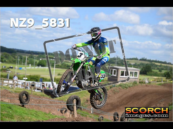 Experts-084