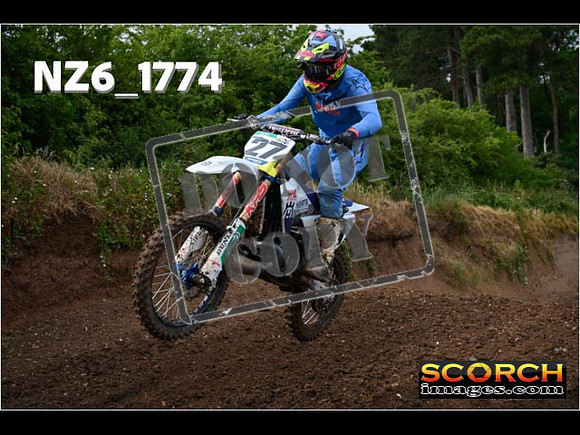 Experts-090